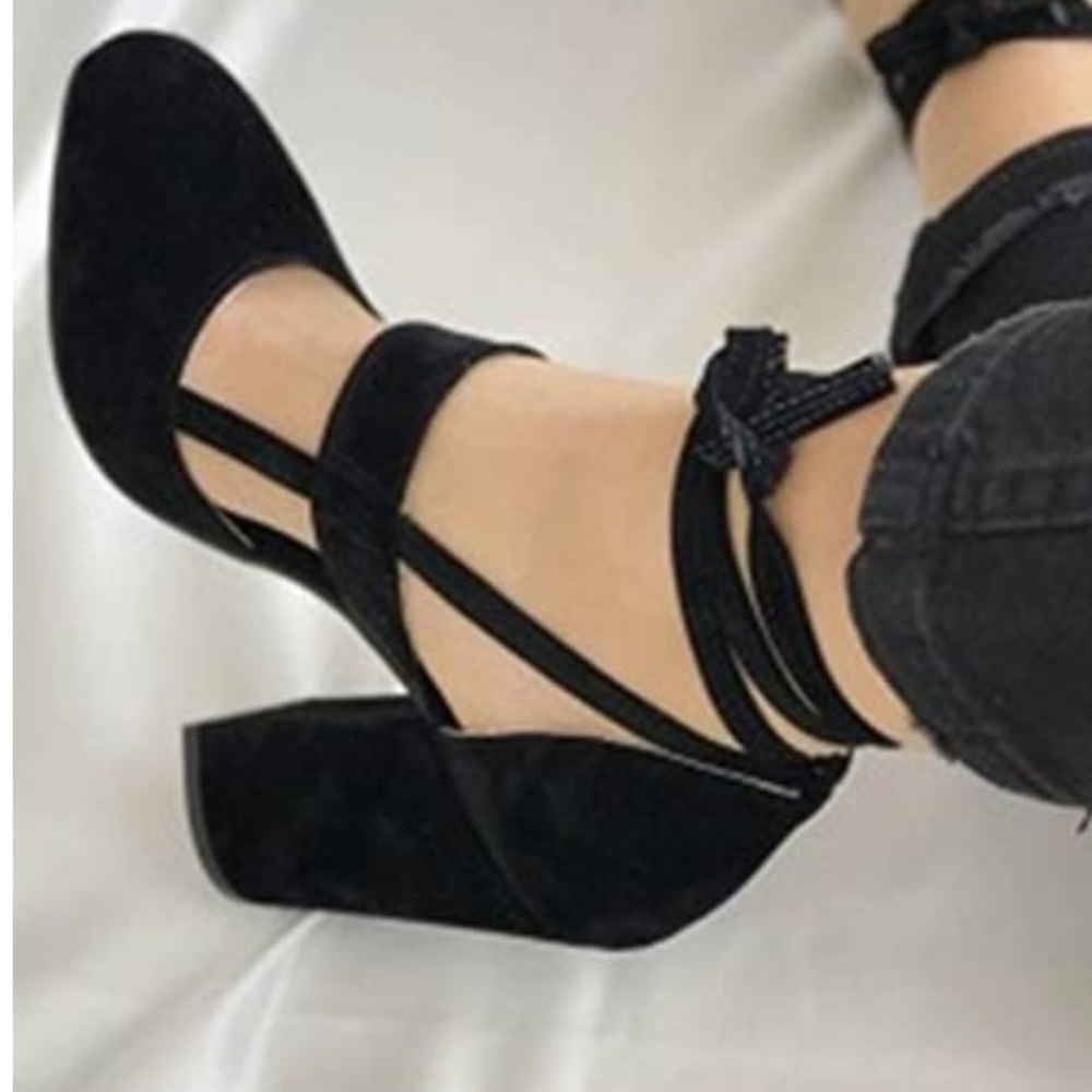 Black lace up heel